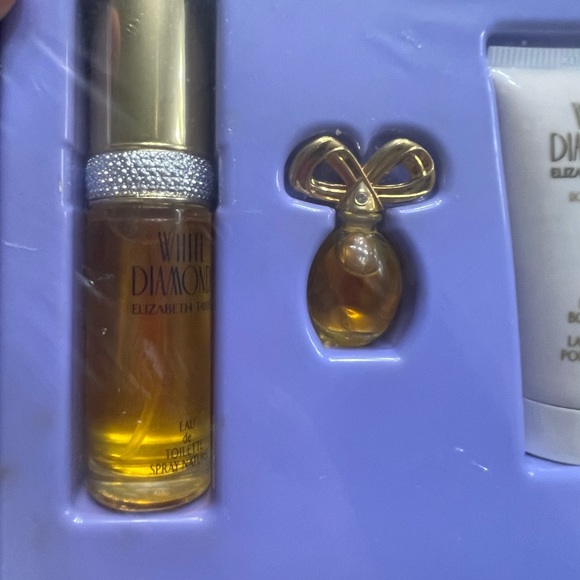NWOT Elizabeth Taylor perfume & lotion set - Picture 2 of 4